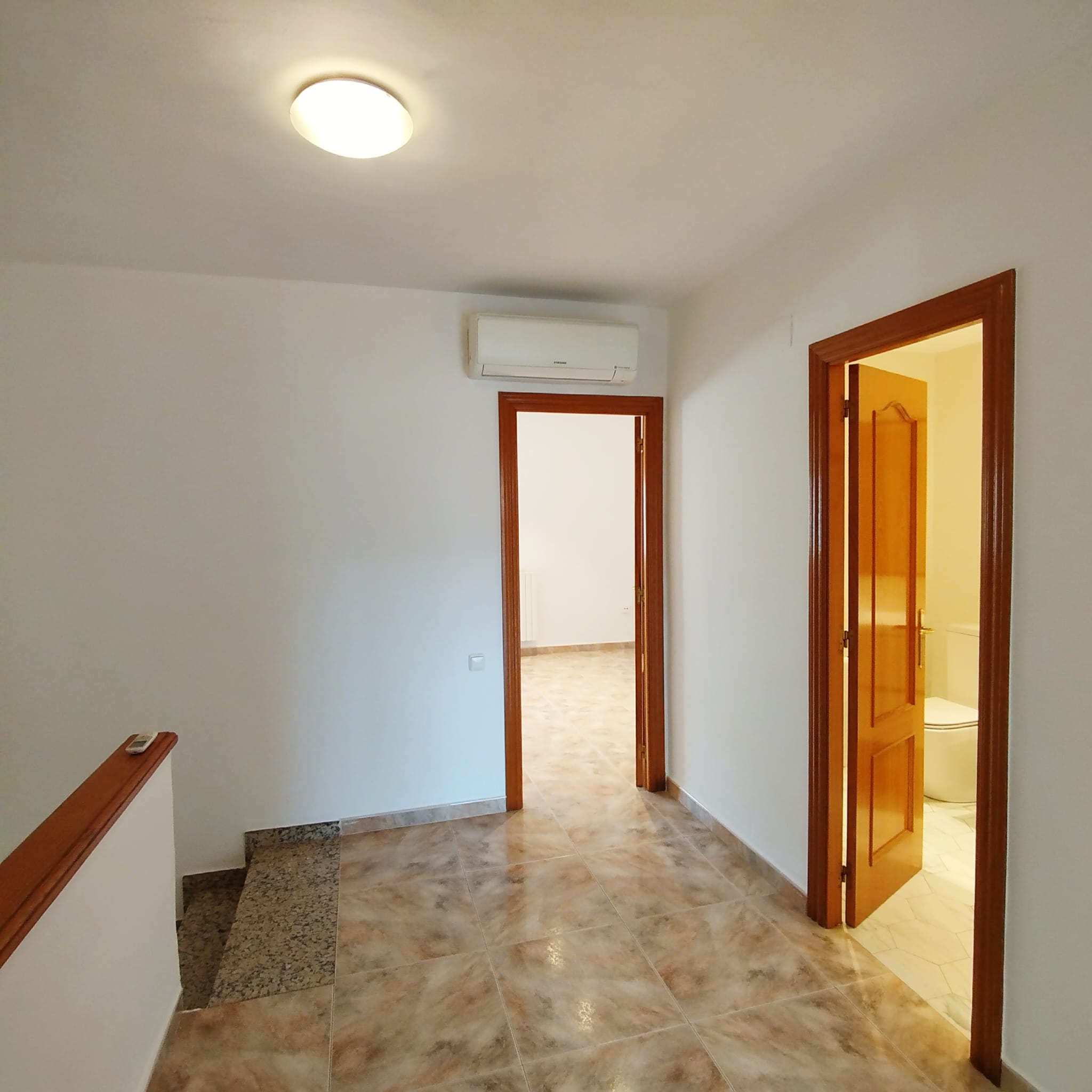 Casa amb garatge i llar de foc