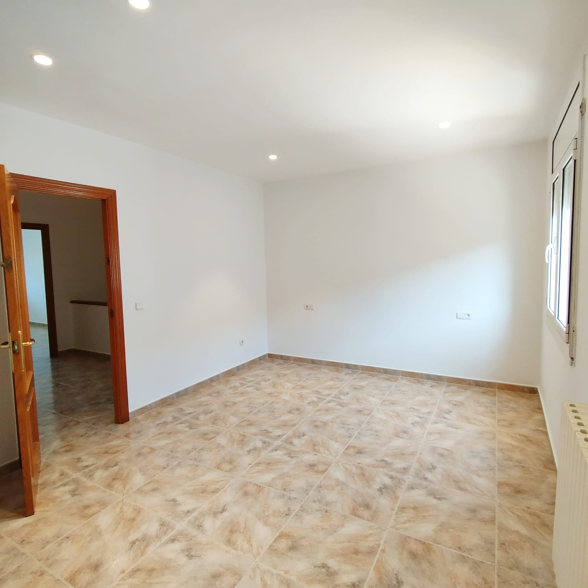 Casa amb garatge i llar de foc