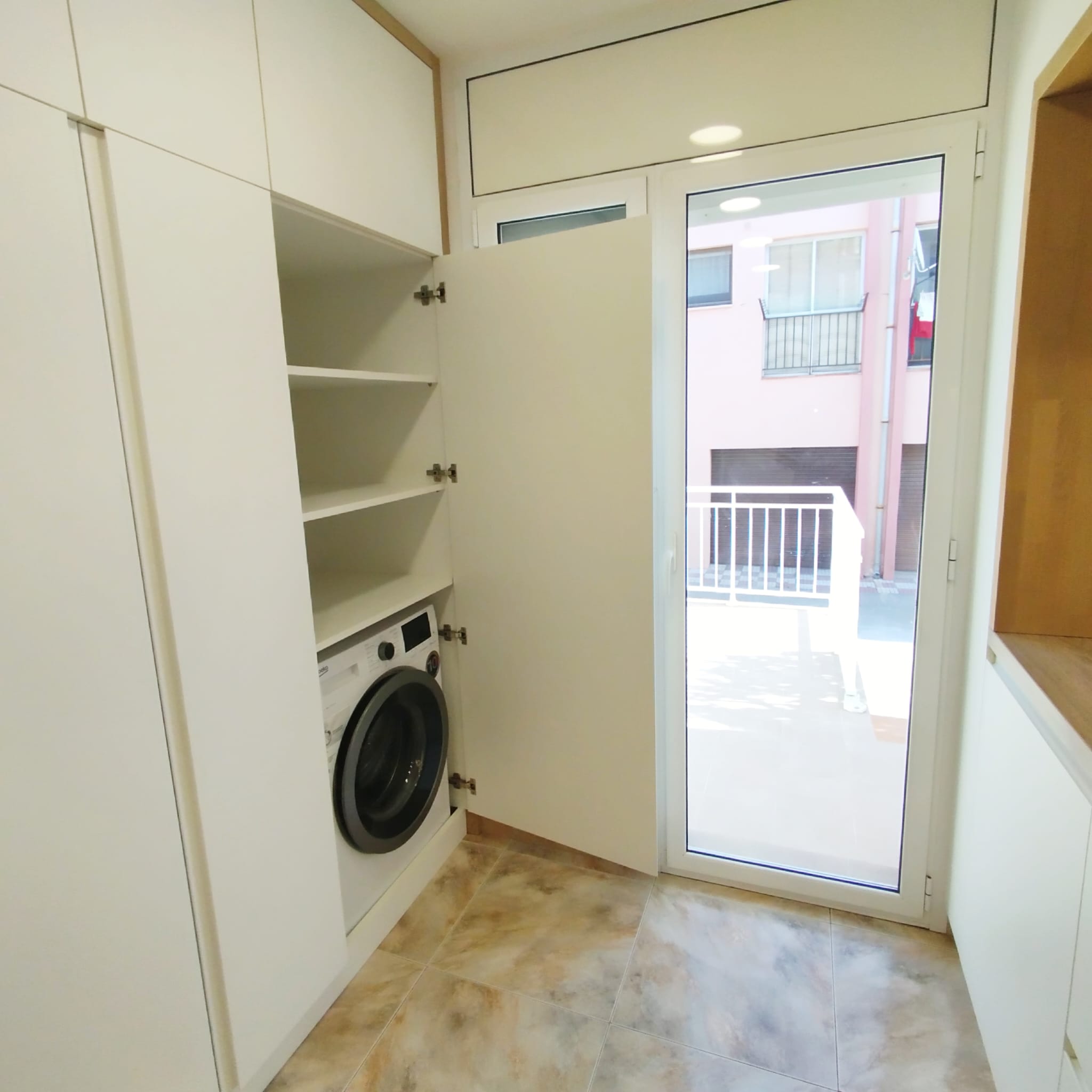 Casa amb garatge i llar de foc