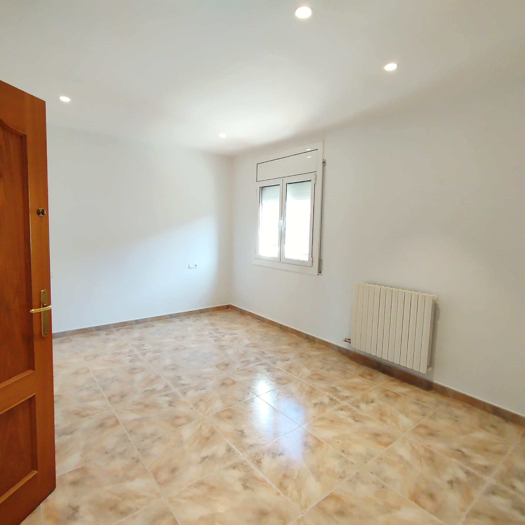 Casa amb garatge i llar de foc