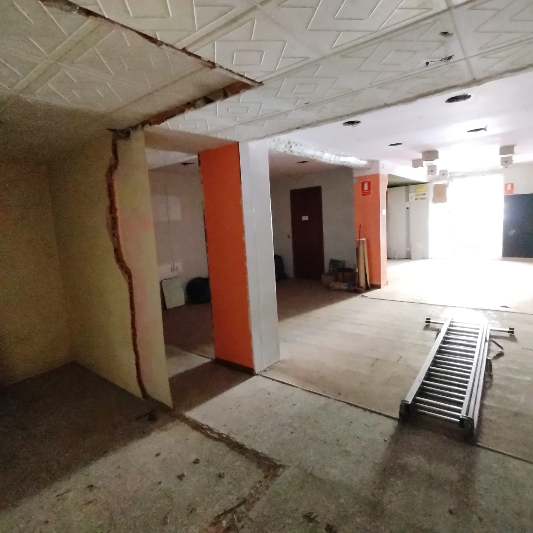 Local comercial amb possibilitat de fer un habitatge