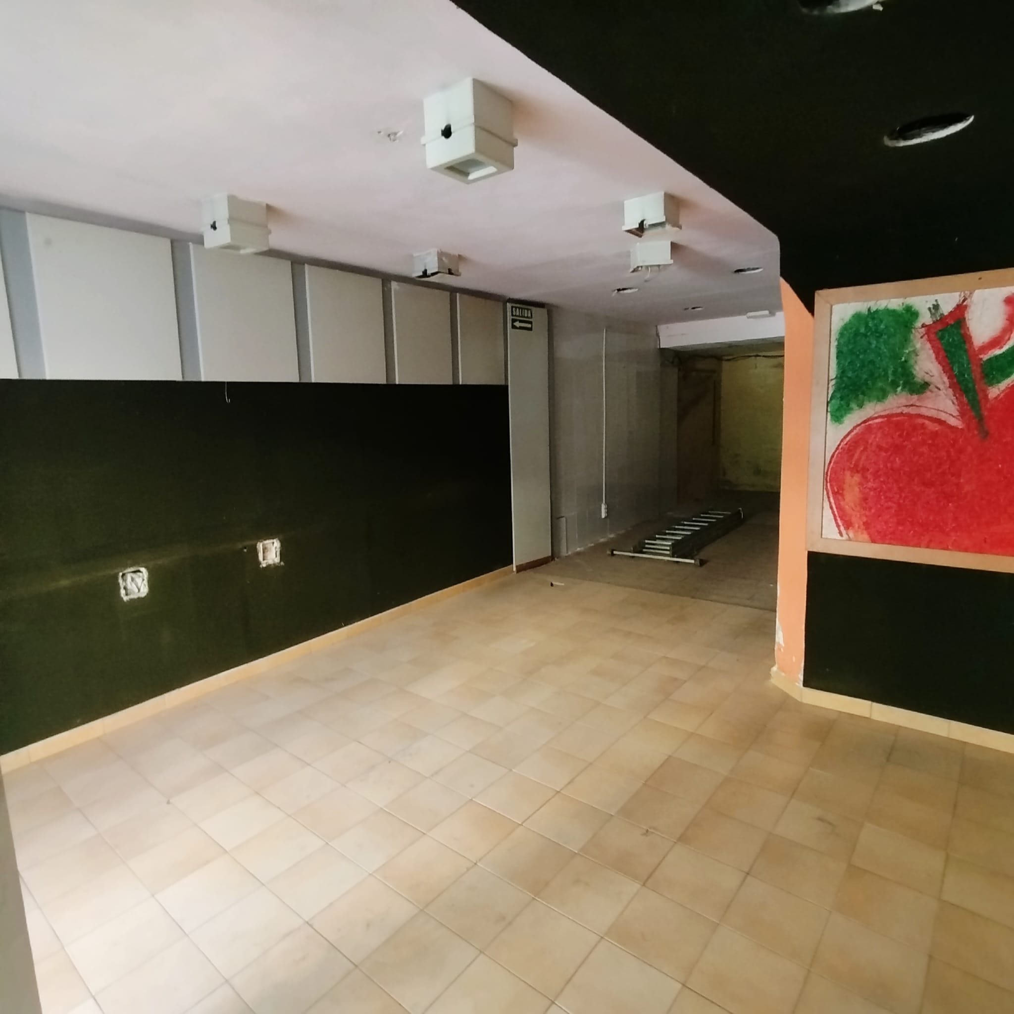 Local comercial amb possibilitat de fer un habitatge