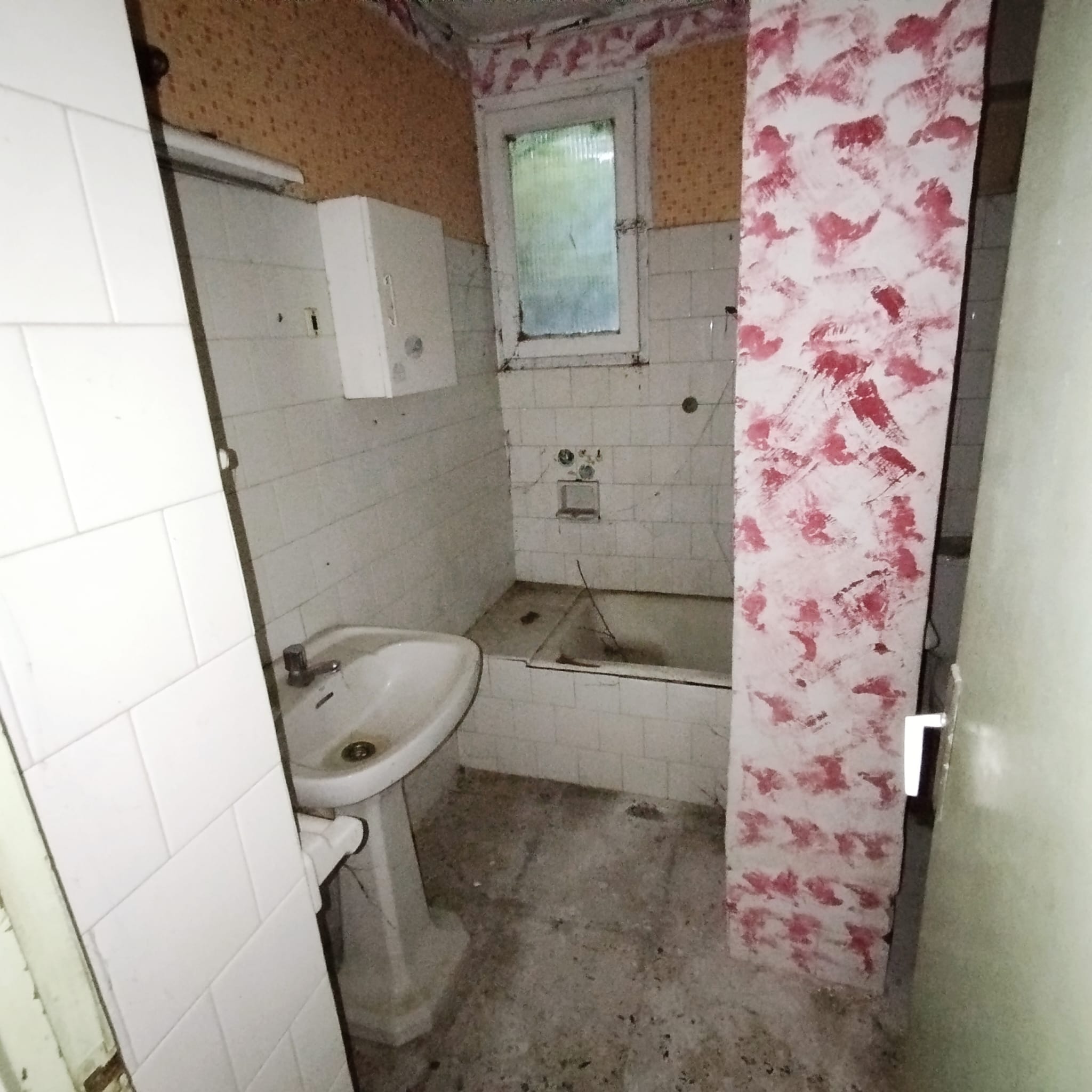 Local comercial amb possibilitat de fer un habitatge
