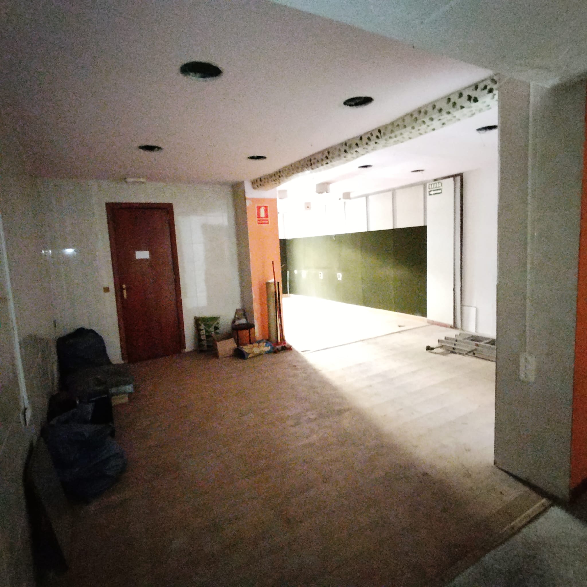 Local comercial amb possibilitat de fer un habitatge