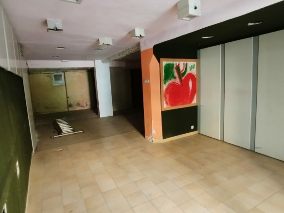 Local comercial amb possibilitat de fer un habitatge