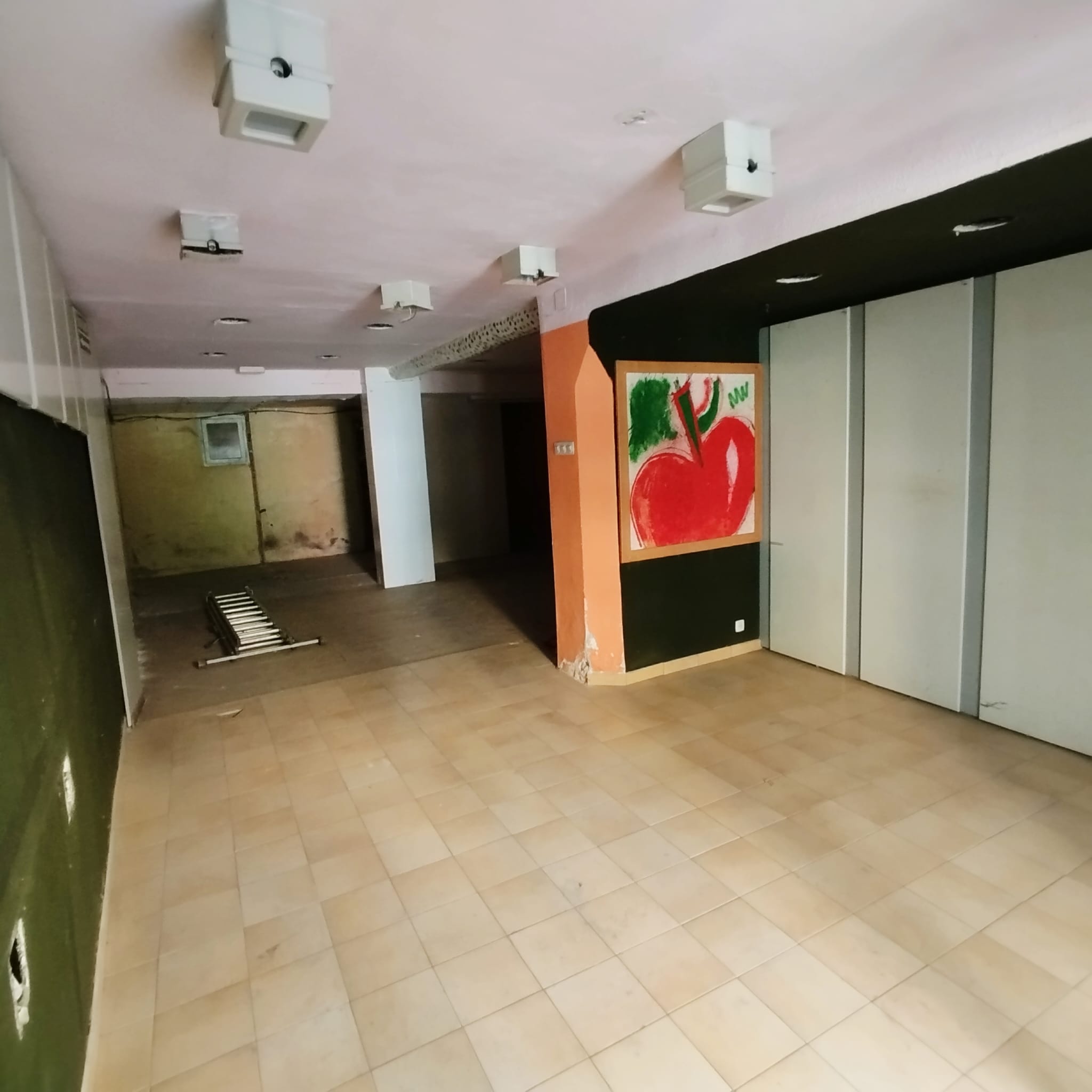 Local comercial amb possibilitat de fer un habitatge