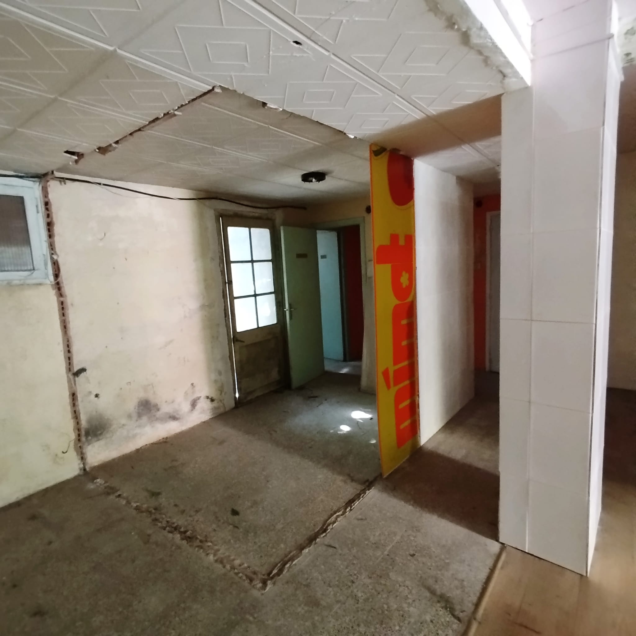 Local comercial amb possibilitat de fer un habitatge