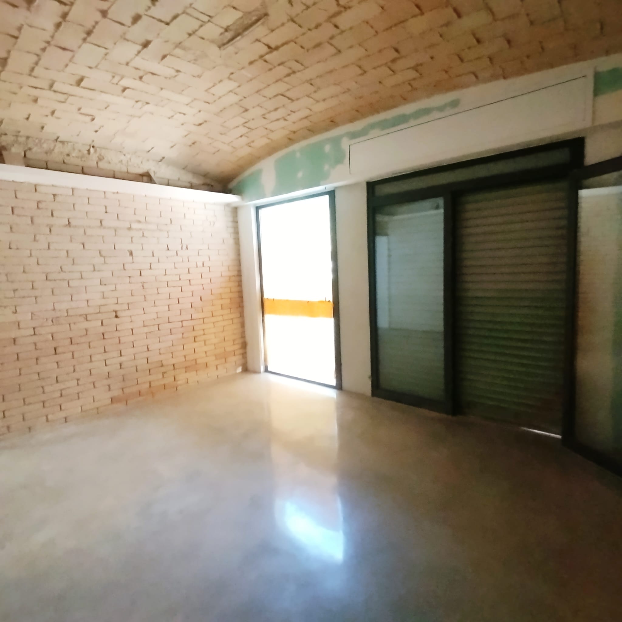 Local comercial cèntric i amb visibilitat
